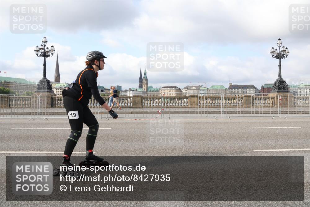 29.06.2025 - hella hamburg halbmarathon Lena Gebhardt http://msf.ph/oto/8427935 29.06.2025 08:59:23 Lombardsbrücke 19 meine-sportfotos.de