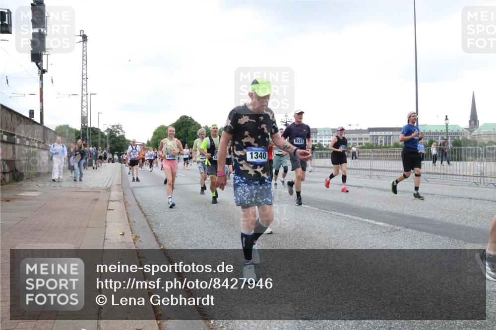 29.06.2025 - hella hamburg halbmarathon Lena Gebhardt http://msf.ph/oto/8427946 29.06.2025 10:53:49 Lombardsbrücke 1340, 9531, 1017, 1263, 1340, 1687, 1709, 1744, 1753, 1789, 1900, 1906, 1984, 2065, 2079, 2372, 2429, 2854, 3055, 3079, 3226, 3249, 3465, 3467, 3557, 4323, 4595, 4685, 4801, 4838, 5430, 5562, 5804, 5815, 5856, 5857, 5898, 5964, 6039, 6041, 6044, 6192, 6273, 6306, 6468, 6583, 6913, 6988, 6996, 7039, 7068, 7537, 7611, 7614, 7876, 7890, 8189, 8212, 8515, 8906, 8924, 9077, 9138, 9456, 9503, 9531, 9572, 9685, 9771, 9785, 10175, 11390 meine-sportfotos.de