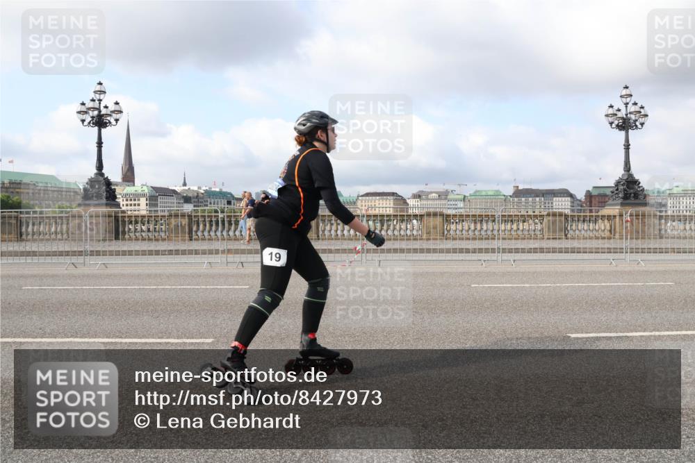 29.06.2025 - hella hamburg halbmarathon Lena Gebhardt http://msf.ph/oto/8427973 29.06.2025 08:59:23 Lombardsbrücke 19 meine-sportfotos.de