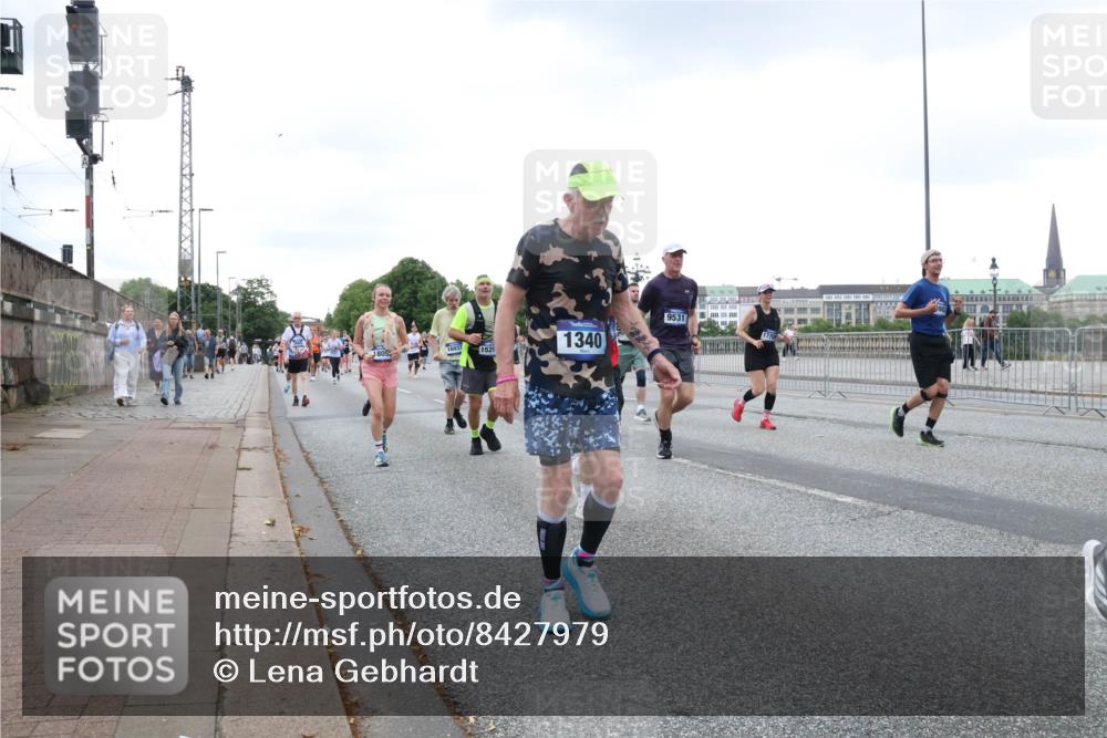 29.06.2025 - hella hamburg halbmarathon Lena Gebhardt http://msf.ph/oto/8427979 29.06.2025 10:53:49 Lombardsbrücke 16037, 1529, 1340, 9531, 1017, 1263, 1340, 1687, 1709, 1744, 1753, 1789, 1900, 1906, 1984, 2065, 2079, 2372, 2429, 2854, 3055, 3079, 3226, 3249, 3465, 3467, 3557, 4323, 4595, 4685, 4801, 4838, 5430, 5562, 5804, 5815, 5856, 5857, 5898, 5964, 6039, 6041, 6044, 6192, 6273, 6306, 6468, 6583, 6913, 6988, 6996, 7039, 7068, 7537, 7611, 7614, 7876, 7890, 8189, 8212, 8515, 8906, 8924, 9077, 9138, 9456, 9503, 9531, 9572, 9685, 9771, 9785, 10175, 11390 meine-sportfotos.de