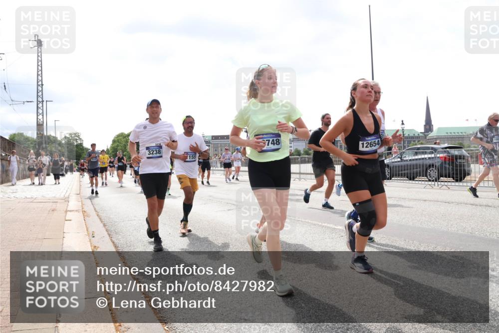 29.06.2025 - hella hamburg halbmarathon Lena Gebhardt http://msf.ph/oto/8427982 29.06.2025 10:43:42 Lombardsbrücke 3238, 155, 748, 12654, 1023, 1026, 1095, 1155, 1306, 1310, 1400, 1459, 1816, 1878, 2073, 2733, 3238, 3288, 3329, 3390, 3597, 4056, 4367, 4627, 4866, 5001, 5192, 5201, 5214, 5293, 5370, 5720, 5890, 6012, 6036, 6096, 6226, 6334, 6440, 6895, 6931, 6971, 6973, 7197, 7205, 7206, 7489, 7504, 7872, 7926, 8000, 8058, 8135, 8233, 8408, 8435, 8504, 8870, 9073, 9639, 9641, 9704, 9831, 9879, 9976, 10083, 10097, 10200, 10202 meine-sportfotos.de