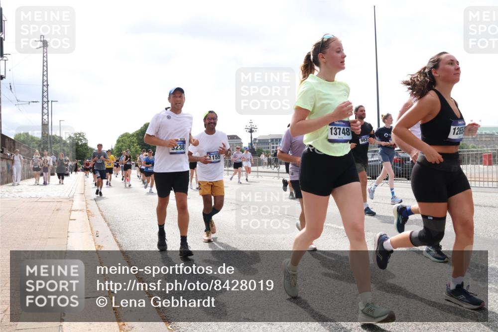 29.06.2025 - hella hamburg halbmarathon Lena Gebhardt http://msf.ph/oto/8428019 29.06.2025 10:43:42 Lombardsbrücke 3238, 3238, 1155, 13748, 983, 1265, 1023, 1026, 1095, 1155, 1306, 1310, 1400, 1459, 1816, 1878, 2073, 2733, 3238, 3288, 3329, 3390, 3597, 4056, 4367, 4627, 4866, 5001, 5192, 5201, 5214, 5293, 5370, 5720, 5890, 6012, 6036, 6096, 6226, 6334, 6440, 6895, 6931, 6971, 6973, 7197, 7205, 7206, 7489, 7504, 7872, 7926, 8000, 8058, 8135, 8233, 8408, 8435, 8504, 8870, 9073, 9639, 9641, 9704, 9831, 9879, 9976, 10083, 10097, 10200, 10202 meine-sportfotos.de