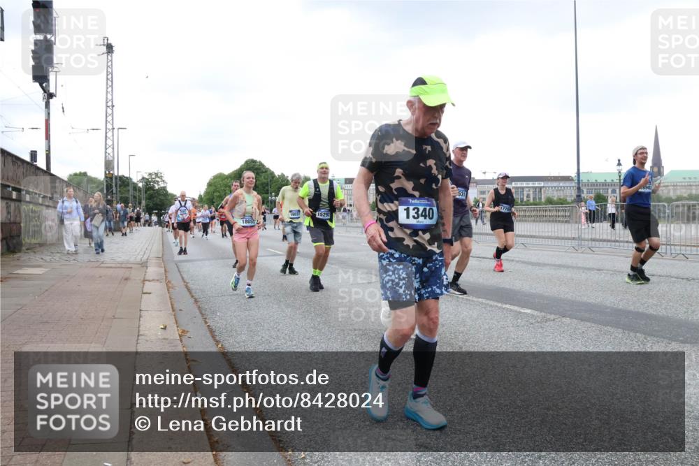 29.06.2025 - hella hamburg halbmarathon Lena Gebhardt http://msf.ph/oto/8428024 29.06.2025 10:53:50 Lombardsbrücke 16037, 15292, 1805, 1340, 531, 8902, 1017, 1263, 1340, 1687, 1709, 1744, 1753, 1789, 1900, 1906, 1984, 2065, 2079, 2372, 2429, 2600, 2761, 2854, 3055, 3079, 3226, 3249, 3465, 3467, 3557, 4323, 4595, 4685, 4801, 4838, 5430, 5562, 5804, 5815, 5856, 5857, 5898, 5964, 6039, 6041, 6044, 6192, 6273, 6306, 6468, 6583, 6913, 6988, 6996, 7039, 7068, 7537, 7611, 7614, 7876, 7890, 8189, 8212, 8515, 8906, 8924, 9077, 9138, 9456, 9503, 9531, 9572, 9685, 9771, 9785, 10175, 11390 meine-sportfotos.de