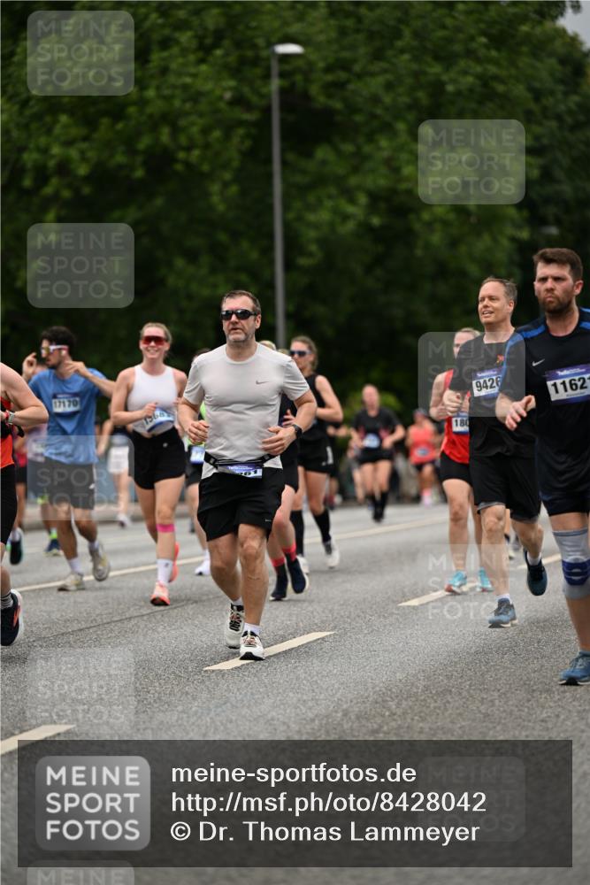 29.06.2025 - hella hamburg halbmarathon Dr. Thomas Lammeyer http://msf.ph/oto/8428042 29.06.2025 10:51:03 Kennedybrücke 1004, 1033, 1100, 1104, 1375, 1429, 1867, 1868, 1924, 1999, 2423, 2662, 2665, 2697, 2773, 2813, 3410, 3896, 4104, 4202, 4296, 4306, 4317, 4448, 4483, 4572, 5635, 5769, 5770, 5854, 5892, 6392, 6623, 7073, 7268, 7364, 7368, 7374, 8010, 8047, 8486, 8706, 9120, 9121, 9243, 9337, 9426, 9445, 9774, 9949, 10030, 10327, 10329, 11253, 11361, 11408 meine-sportfotos.de
