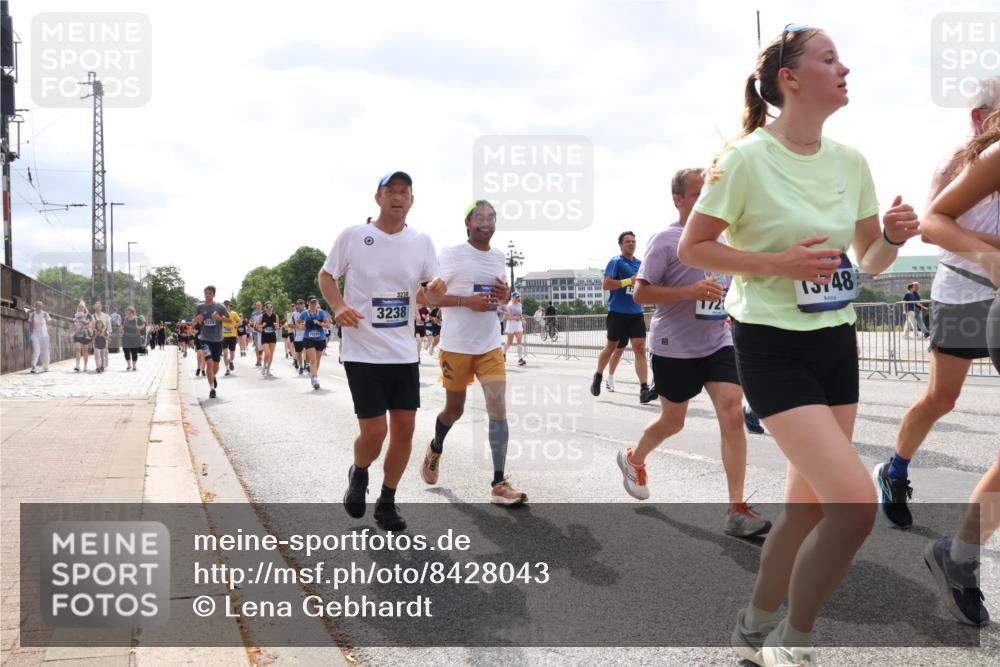 29.06.2025 - hella hamburg halbmarathon Lena Gebhardt http://msf.ph/oto/8428043 29.06.2025 10:43:42 Lombardsbrücke 3238, 3238, 15748, 1023, 1026, 1095, 1155, 1306, 1310, 1400, 1459, 1816, 1878, 2073, 2733, 3238, 3288, 3329, 3390, 3597, 4056, 4367, 4627, 4866, 5001, 5192, 5201, 5214, 5293, 5370, 5720, 5890, 6012, 6036, 6096, 6226, 6334, 6440, 6895, 6931, 6971, 6973, 7197, 7205, 7206, 7489, 7504, 7872, 7926, 8000, 8058, 8135, 8233, 8408, 8435, 8504, 8870, 9073, 9639, 9641, 9704, 9831, 9879, 9976, 10083, 10097, 10200, 10202 meine-sportfotos.de