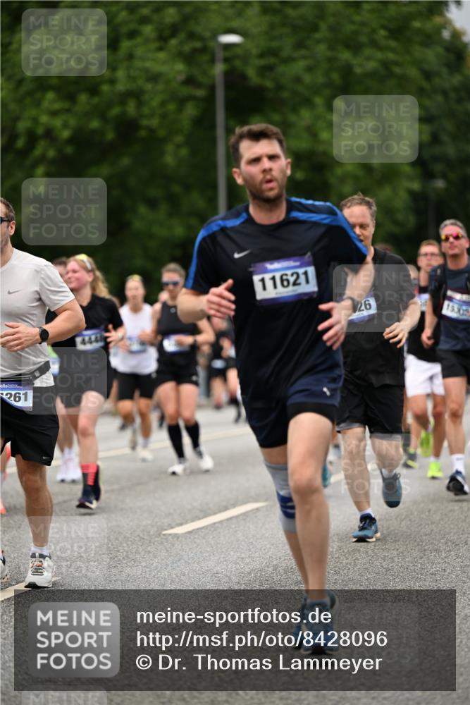29.06.2025 - hella hamburg halbmarathon Dr. Thomas Lammeyer http://msf.ph/oto/8428096 29.06.2025 10:51:05 Kennedybrücke 1004, 1033, 1100, 1104, 1371, 1375, 1429, 1837, 1867, 1868, 1924, 1999, 2423, 2662, 2665, 2697, 2773, 2813, 3410, 3896, 4104, 4306, 4317, 4448, 4483, 4572, 5635, 5769, 5770, 5854, 5892, 6392, 6485, 6623, 7073, 7268, 7364, 7368, 7374, 7430, 7431, 8010, 8047, 8486, 8706, 9120, 9121, 9337, 9426, 9445, 9774, 9949, 10030, 10327, 10329, 11253, 11361, 11408 meine-sportfotos.de