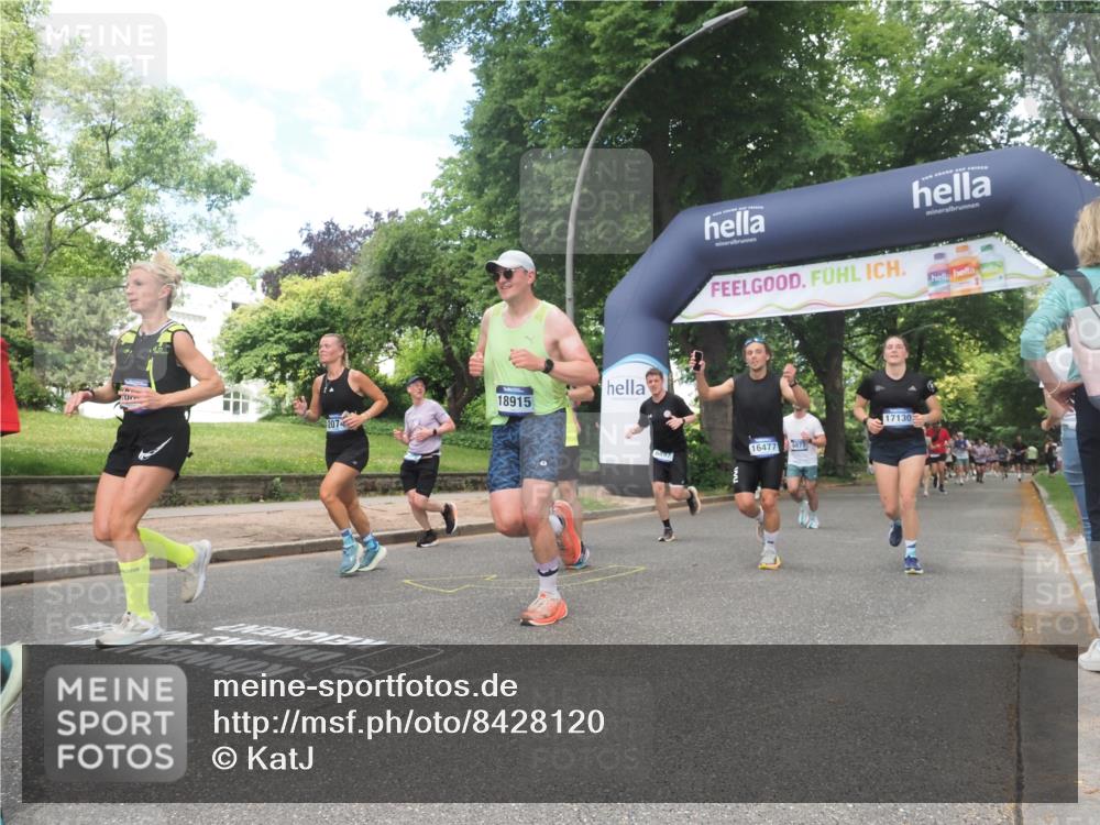 29.06.2025 - hella hamburg halbmarathon KatJ http://msf.ph/oto/8428120 29.06.2025 10:40:29 Zwischen KM18-KM19 1061, 1499, 1549, 2074, 4770, 6628, 6877, 6897 meine-sportfotos.de