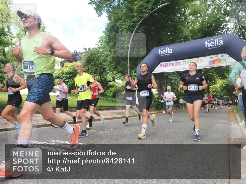29.06.2025 - hella hamburg halbmarathon KatJ http://msf.ph/oto/8428141 29.06.2025 10:40:29 Zwischen KM18-KM19 1061, 1499, 1549, 2074, 4770, 6628, 6877, 6897 meine-sportfotos.de