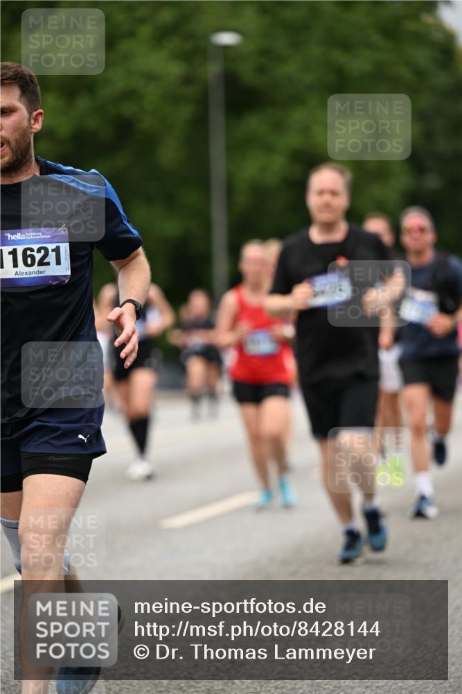 29.06.2025 - hella hamburg halbmarathon Dr. Thomas Lammeyer http://msf.ph/oto/8428144 29.06.2025 10:51:06 Kennedybrücke 1004, 1033, 1100, 1104, 1371, 1375, 1429, 1837, 1867, 1868, 1924, 1961, 1999, 2423, 2662, 2665, 2697, 2773, 2813, 3410, 3896, 4104, 4306, 4317, 4448, 4483, 5635, 5769, 5770, 5854, 5892, 6392, 6485, 6623, 7073, 7268, 7364, 7368, 7374, 7430, 7431, 8010, 8047, 8486, 8706, 9120, 9121, 9337, 9426, 9445, 9774, 9949, 10327, 10329, 11361, 11408 meine-sportfotos.de