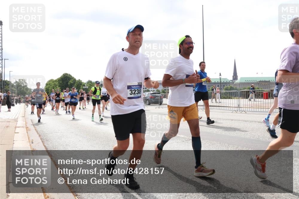 29.06.2025 - hella hamburg halbmarathon Lena Gebhardt http://msf.ph/oto/8428157 29.06.2025 10:43:43 Lombardsbrücke 7197, 6226, 339, 10325, 3238, 3238, 131, 1023, 1026, 1095, 1155, 1306, 1310, 1400, 1459, 1816, 1878, 2073, 2733, 3238, 3288, 3329, 3390, 3597, 4056, 4367, 4627, 4866, 5001, 5192, 5201, 5214, 5293, 5370, 5720, 5890, 6012, 6036, 6096, 6226, 6334, 6440, 6895, 6931, 6971, 6973, 7197, 7205, 7206, 7489, 7504, 7872, 7926, 8000, 8058, 8135, 8233, 8408, 8504, 8870, 9073, 9639, 9641, 9704, 9831, 9879, 9976, 10083, 10097, 10200, 10202 meine-sportfotos.de