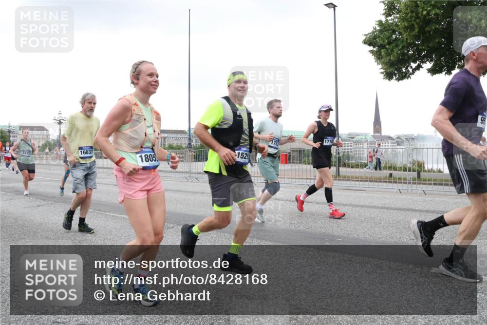29.06.2025 - hella hamburg halbmarathon Lena Gebhardt http://msf.ph/oto/8428168 29.06.2025 10:53:52 Lombardsbrücke 6273, 16037, 1805, 1529, 1770, 1017, 1263, 1340, 1687, 1709, 1744, 1753, 1779, 1789, 1906, 1984, 2065, 2079, 2372, 2429, 2600, 2761, 2854, 3055, 3079, 3187, 3188, 3226, 3249, 3465, 3467, 3557, 4323, 4595, 4685, 4801, 4838, 5430, 5562, 5804, 5815, 5856, 5857, 5898, 5964, 6039, 6041, 6044, 6192, 6273, 6306, 6468, 6583, 6913, 6988, 6996, 7039, 7068, 7537, 7611, 7614, 7876, 7890, 8189, 8924, 9077, 9138, 9203, 9456, 9503, 9531, 9572, 9685, 9771, 9785, 11390 meine-sportfotos.de