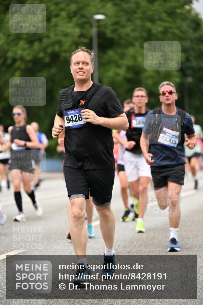 29.06.2025 - hella hamburg halbmarathon Dr. Thomas Lammeyer http://msf.ph/oto/8428191 29.06.2025 10:51:07 Kennedybrücke 1004, 1033, 1100, 1104, 1371, 1375, 1429, 1608, 1837, 1924, 1961, 1999, 2423, 2662, 2665, 2697, 2773, 2813, 3410, 3896, 4104, 4306, 4317, 4448, 4483, 5635, 5769, 5770, 5854, 5892, 6392, 6485, 6623, 7073, 7268, 7364, 7368, 7374, 7430, 7431, 8010, 8047, 8486, 8706, 8967, 9120, 9121, 9337, 9426, 9445, 9774, 9949, 10329, 11160, 11361, 11408 meine-sportfotos.de
