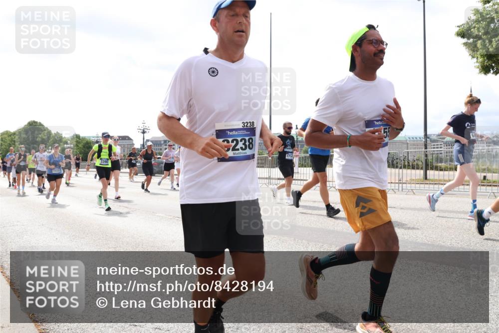 29.06.2025 - hella hamburg halbmarathon Lena Gebhardt http://msf.ph/oto/8428194 29.06.2025 10:43:44 Lombardsbrücke 3390, 10325, 3238, 238, 1714, 1023, 1026, 1095, 1155, 1306, 1310, 1400, 1459, 1816, 1878, 2073, 2733, 3238, 3288, 3329, 3390, 3597, 4056, 4367, 4627, 4636, 4866, 5001, 5192, 5201, 5214, 5293, 5370, 5720, 5890, 5902, 5905, 6012, 6036, 6096, 6226, 6334, 6440, 6895, 6931, 6971, 6973, 7197, 7205, 7206, 7489, 7504, 7872, 7926, 8000, 8058, 8135, 8233, 8408, 8504, 8870, 9073, 9639, 9641, 9704, 9831, 9879, 10083, 10097, 10200, 10202 meine-sportfotos.de