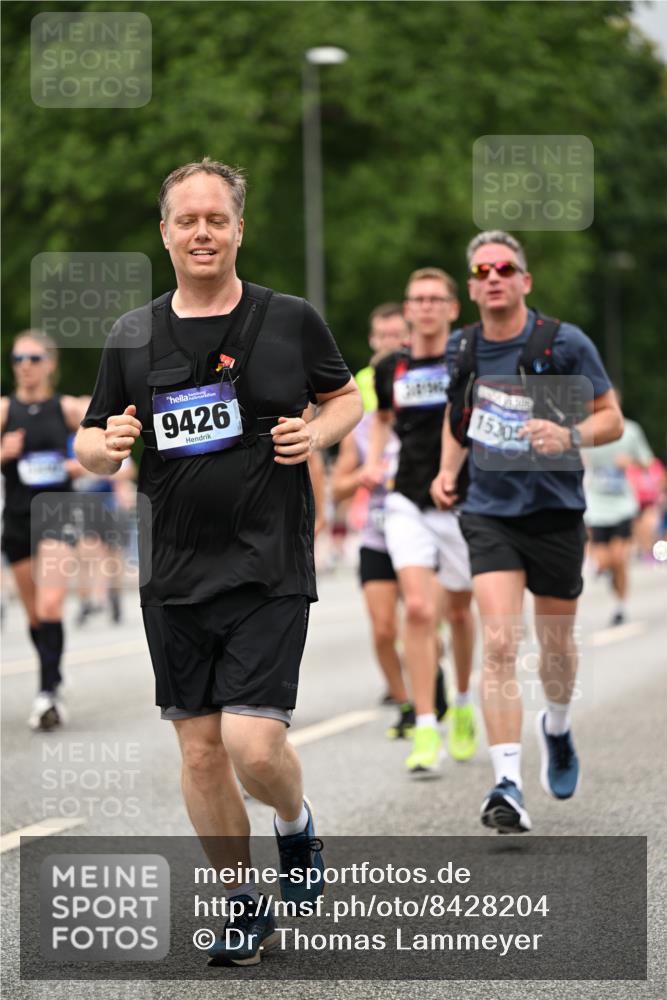 29.06.2025 - hella hamburg halbmarathon Dr. Thomas Lammeyer http://msf.ph/oto/8428204 29.06.2025 10:51:07 Kennedybrücke 1004, 1033, 1100, 1104, 1371, 1375, 1429, 1608, 1837, 1924, 1961, 1999, 2423, 2662, 2665, 2697, 2773, 2813, 3410, 3896, 4104, 4306, 4317, 4448, 4483, 5635, 5769, 5770, 5854, 5892, 6392, 6485, 6623, 7073, 7268, 7364, 7368, 7374, 7430, 7431, 8010, 8047, 8486, 8706, 8967, 9120, 9121, 9337, 9426, 9445, 9774, 9949, 10329, 11160, 11361, 11408 meine-sportfotos.de