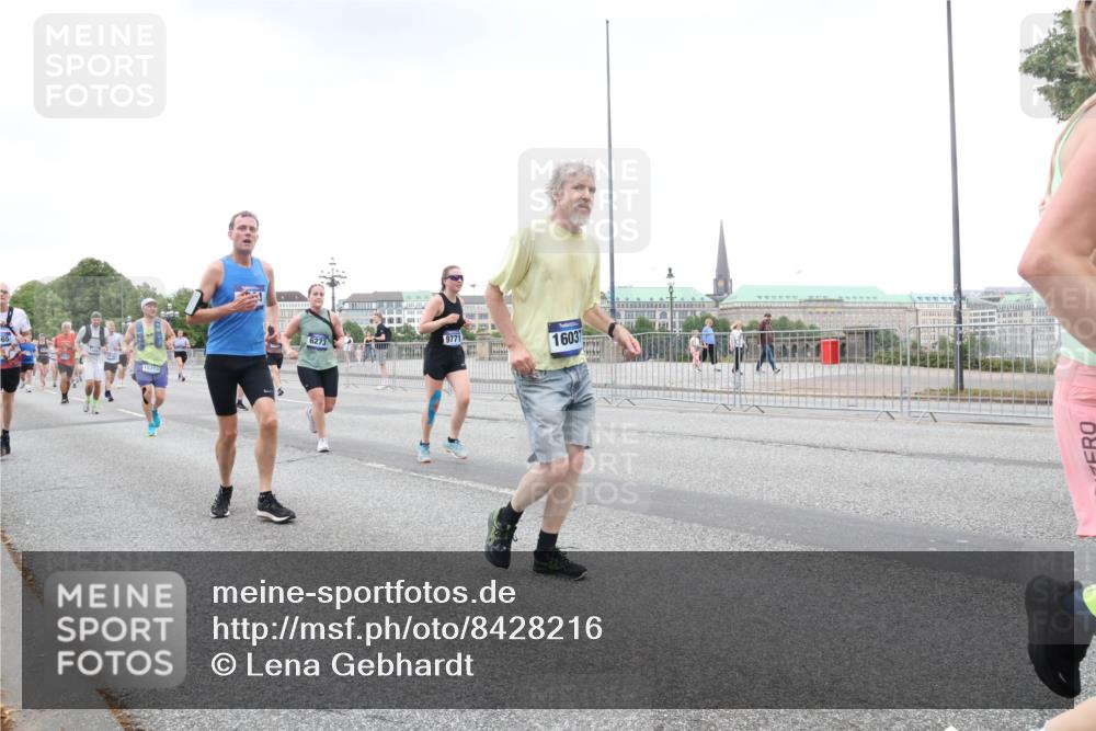 29.06.2025 - hella hamburg halbmarathon Lena Gebhardt http://msf.ph/oto/8428216 29.06.2025 10:53:52 Lombardsbrücke 16313, 6273, 9771, 16037, 1017, 1263, 1340, 1687, 1709, 1744, 1753, 1779, 1789, 1906, 1984, 2065, 2079, 2372, 2429, 2600, 2761, 2854, 3055, 3079, 3187, 3188, 3226, 3249, 3465, 3467, 3557, 4323, 4595, 4685, 4801, 4838, 5430, 5562, 5804, 5815, 5856, 5857, 5898, 5964, 6039, 6041, 6044, 6192, 6273, 6306, 6468, 6583, 6913, 6988, 6996, 7039, 7068, 7537, 7611, 7614, 7876, 7890, 8189, 8924, 9077, 9138, 9203, 9456, 9503, 9531, 9572, 9685, 9771, 9785, 11390 meine-sportfotos.de