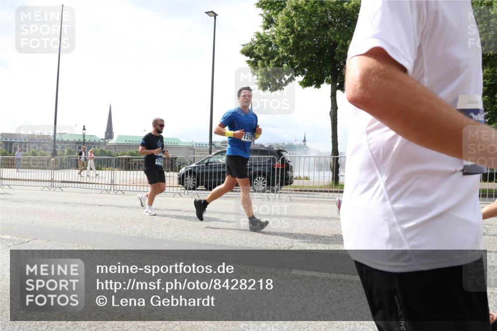 29.06.2025 - hella hamburg halbmarathon Lena Gebhardt http://msf.ph/oto/8428218 29.06.2025 10:43:44 Lombardsbrücke 4, 1714, 1310, 1023, 1026, 1095, 1155, 1306, 1310, 1400, 1459, 1816, 1878, 2073, 2733, 3238, 3288, 3329, 3390, 3597, 4056, 4367, 4627, 4636, 4866, 5001, 5192, 5201, 5214, 5293, 5370, 5720, 5890, 5902, 5905, 6012, 6036, 6096, 6226, 6334, 6440, 6895, 6931, 6971, 6973, 7197, 7205, 7206, 7489, 7504, 7872, 7926, 8000, 8058, 8135, 8233, 8408, 8504, 8870, 9073, 9639, 9641, 9704, 9831, 9879, 10083, 10097, 10200, 10202 meine-sportfotos.de
