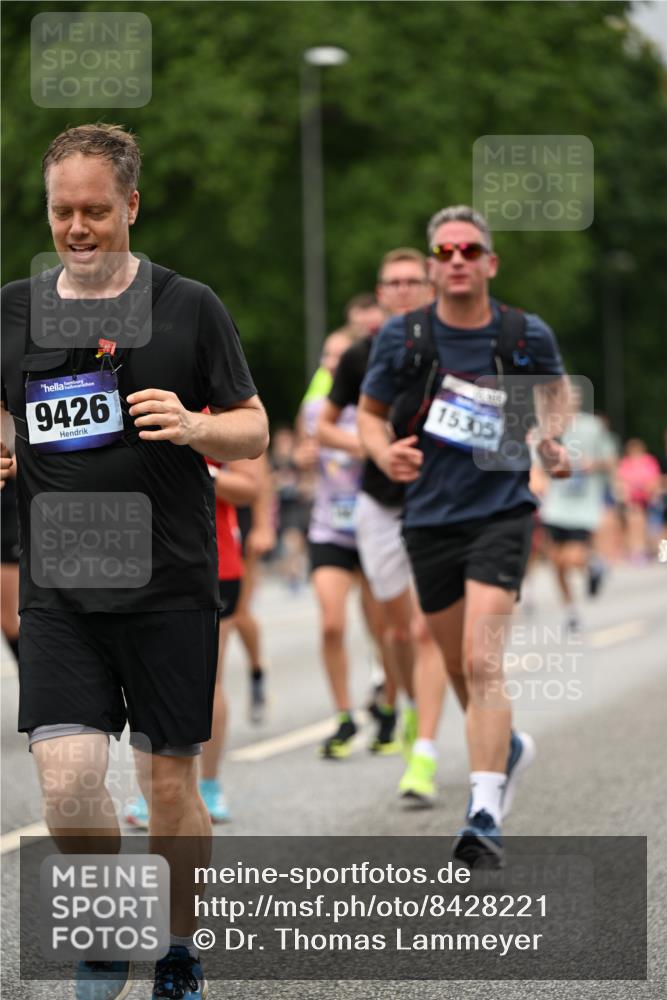 29.06.2025 - hella hamburg halbmarathon Dr. Thomas Lammeyer http://msf.ph/oto/8428221 29.06.2025 10:51:07 Kennedybrücke 1004, 1033, 1100, 1104, 1371, 1375, 1429, 1608, 1837, 1924, 1961, 1999, 2423, 2662, 2665, 2697, 2773, 2813, 3410, 3896, 4104, 4306, 4317, 4448, 4483, 5635, 5769, 5770, 5854, 5892, 6392, 6485, 6623, 7073, 7268, 7364, 7368, 7374, 7430, 7431, 8010, 8047, 8486, 8706, 8967, 9120, 9121, 9337, 9426, 9445, 9774, 9949, 10329, 11160, 11361, 11408 meine-sportfotos.de