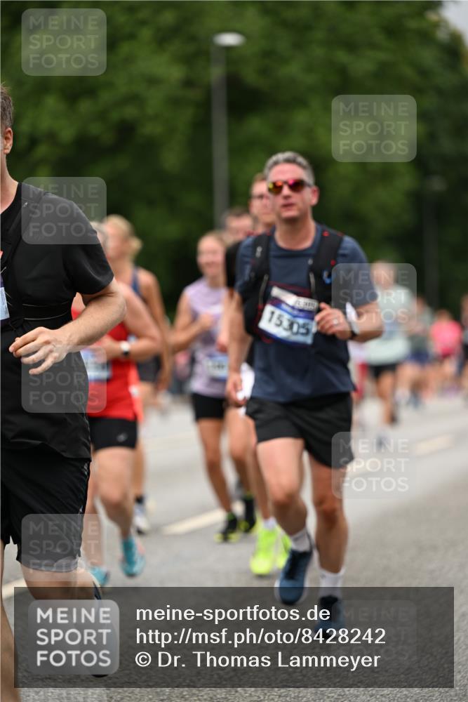29.06.2025 - hella hamburg halbmarathon Dr. Thomas Lammeyer http://msf.ph/oto/8428242 29.06.2025 10:51:08 Kennedybrücke 1004, 1033, 1100, 1104, 1371, 1375, 1429, 1608, 1837, 1961, 1999, 2423, 2662, 2665, 2697, 2773, 2813, 3410, 3896, 4104, 4306, 4317, 4448, 4483, 5635, 5697, 5769, 5770, 5854, 5892, 6392, 6485, 6623, 7073, 7268, 7364, 7368, 7374, 7430, 7431, 8010, 8047, 8486, 8706, 8967, 9120, 9121, 9337, 9426, 9774, 9949, 10329, 11160, 11361, 11408 meine-sportfotos.de