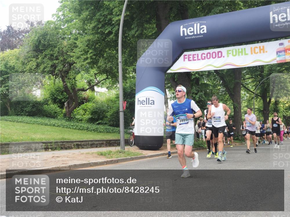 29.06.2025 - hella hamburg halbmarathon KatJ http://msf.ph/oto/8428245 29.06.2025 10:40:36 Zwischen KM18-KM19 3999, 6877, 7232 meine-sportfotos.de
