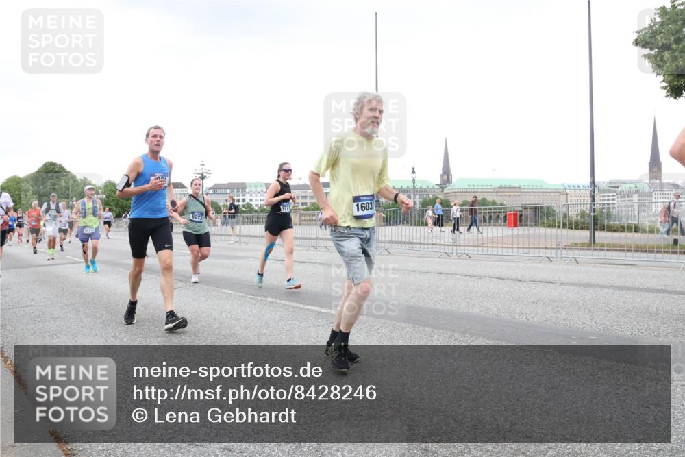 29.06.2025 - hella hamburg halbmarathon Lena Gebhardt http://msf.ph/oto/8428246 29.06.2025 10:53:53 Lombardsbrücke 6273, 16313, 9771, 16031, 1017, 1263, 1340, 1687, 1709, 1744, 1753, 1779, 1789, 1984, 2079, 2372, 2429, 2600, 2761, 2854, 3055, 3079, 3187, 3188, 3226, 3249, 3465, 3467, 3557, 4323, 4595, 4685, 4801, 4838, 5430, 5562, 5804, 5815, 5856, 5857, 5898, 5964, 6039, 6041, 6044, 6192, 6273, 6306, 6468, 6583, 6913, 6988, 6996, 7039, 7068, 7537, 7611, 7614, 7876, 7890, 8189, 8867, 8924, 9077, 9138, 9203, 9456, 9503, 9531, 9572, 9685, 9771, 9785, 11390 meine-sportfotos.de