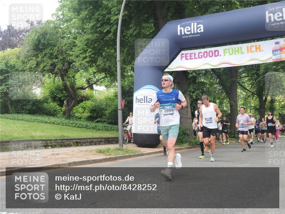 29.06.2025 - hella hamburg halbmarathon KatJ http://msf.ph/oto/8428252 29.06.2025 10:40:36 Zwischen KM18-KM19 3999, 6877, 7232 meine-sportfotos.de