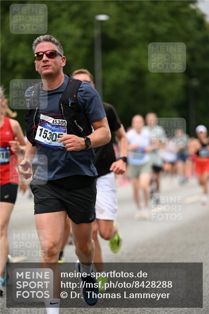 29.06.2025 - hella hamburg halbmarathon Dr. Thomas Lammeyer http://msf.ph/oto/8428288 29.06.2025 10:51:09 Kennedybrücke 1004, 1033, 1100, 1104, 1371, 1375, 1429, 1608, 1837, 1961, 1999, 2327, 2423, 2662, 2665, 2697, 2813, 3410, 3896, 4104, 4306, 4317, 4448, 4483, 5635, 5697, 5769, 5770, 5854, 5892, 6392, 6485, 6623, 7073, 7268, 7364, 7368, 7374, 7430, 7431, 8010, 8047, 8486, 8706, 8967, 9120, 9121, 9337, 9426, 9774, 9949, 10329, 10514, 10515, 11160, 11361, 11408 meine-sportfotos.de