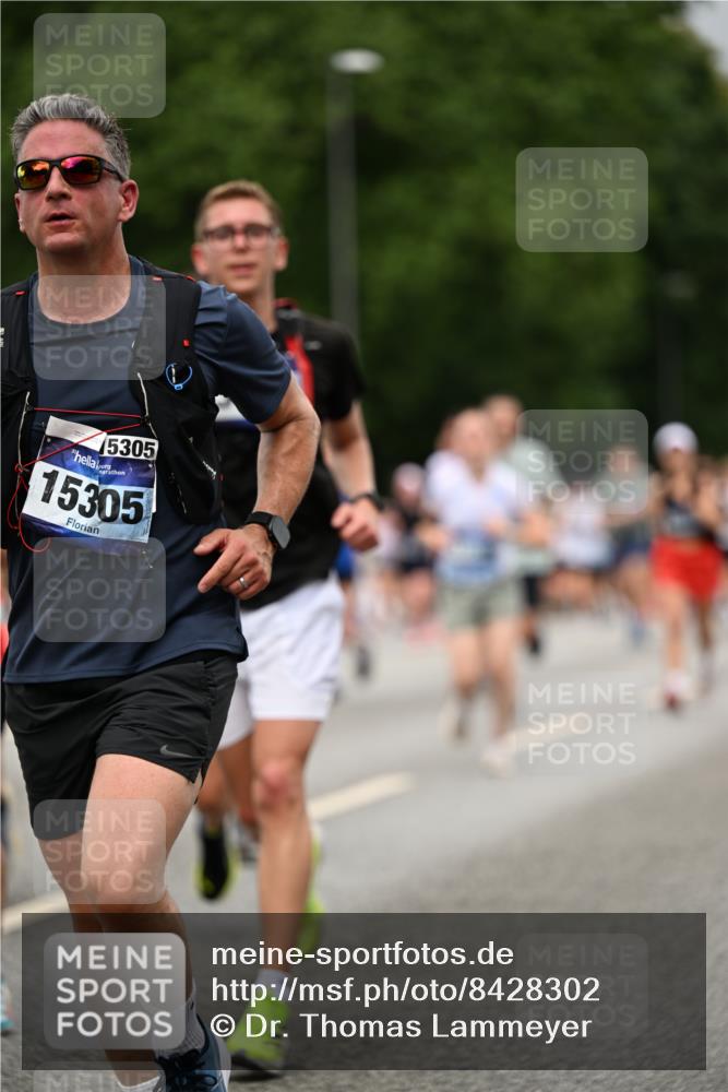 29.06.2025 - hella hamburg halbmarathon Dr. Thomas Lammeyer http://msf.ph/oto/8428302 29.06.2025 10:51:09 Kennedybrücke 1004, 1033, 1100, 1104, 1371, 1375, 1429, 1608, 1837, 1961, 1999, 2327, 2423, 2662, 2665, 2697, 2813, 3410, 3896, 4104, 4306, 4317, 4448, 4483, 5635, 5697, 5769, 5770, 5854, 5892, 6392, 6485, 6623, 7073, 7268, 7364, 7368, 7374, 7430, 7431, 8010, 8047, 8486, 8706, 8967, 9120, 9121, 9337, 9426, 9774, 9949, 10329, 10514, 10515, 11160, 11361, 11408 meine-sportfotos.de