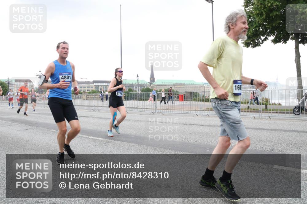 29.06.2025 - hella hamburg halbmarathon Lena Gebhardt http://msf.ph/oto/8428310 29.06.2025 10:53:53 Lombardsbrücke 4801, 9771, 160, 1017, 1263, 1340, 1687, 1709, 1744, 1753, 1779, 1789, 1984, 2079, 2372, 2429, 2600, 2761, 2854, 3055, 3079, 3187, 3188, 3226, 3249, 3465, 3467, 3557, 4323, 4595, 4685, 4801, 4838, 5430, 5562, 5804, 5815, 5856, 5857, 5898, 5964, 6039, 6041, 6044, 6192, 6273, 6306, 6468, 6583, 6913, 6988, 6996, 7039, 7068, 7537, 7611, 7614, 7876, 7890, 8189, 8867, 8924, 9077, 9138, 9203, 9456, 9503, 9531, 9572, 9685, 9771, 9785, 11390 meine-sportfotos.de