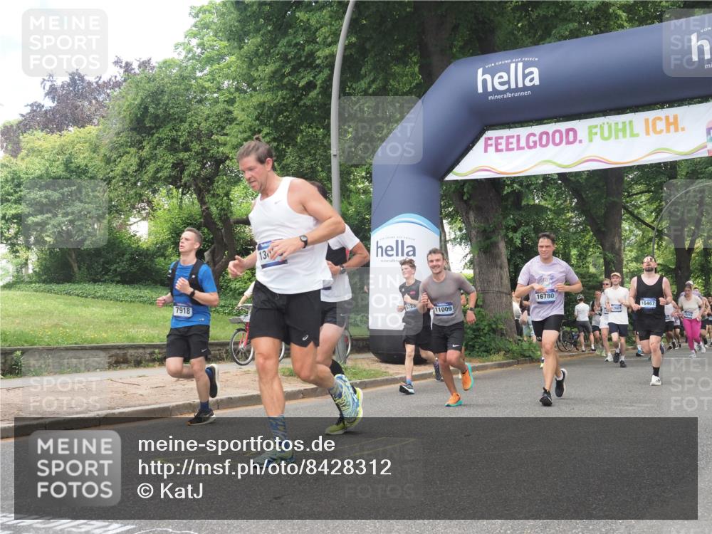 29.06.2025 - hella hamburg halbmarathon KatJ http://msf.ph/oto/8428312 29.06.2025 10:40:38 Zwischen KM18-KM19 3334, 3999, 6723, 7232, 7918 meine-sportfotos.de