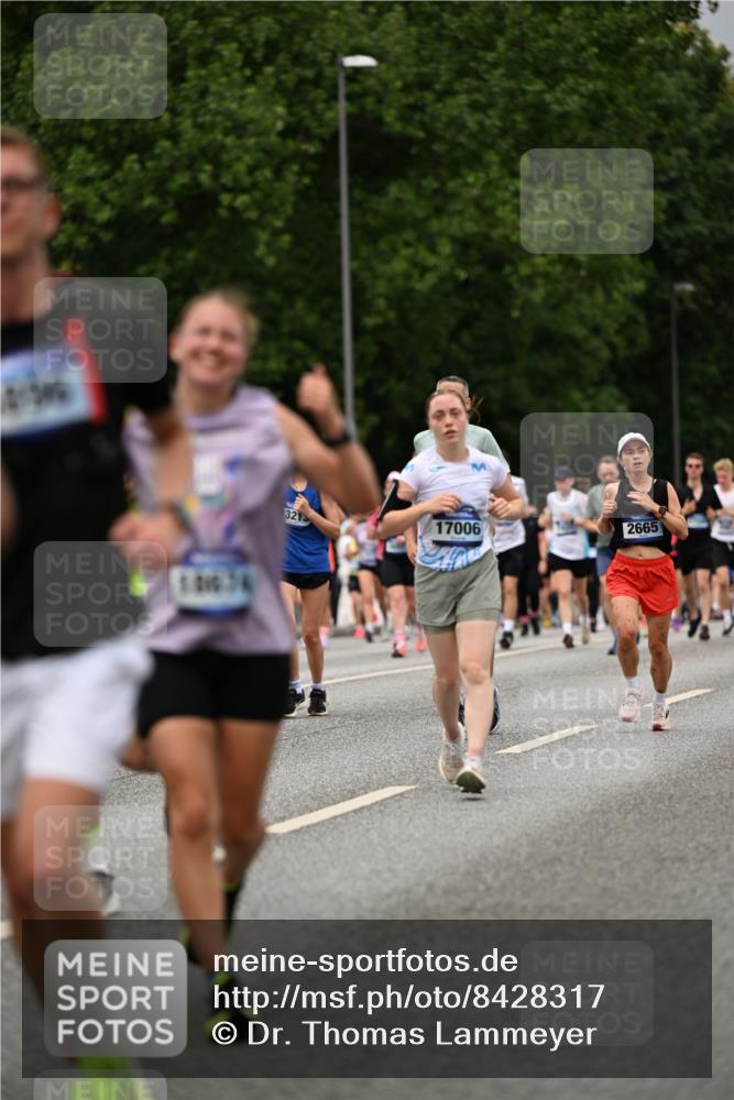 29.06.2025 - hella hamburg halbmarathon Dr. Thomas Lammeyer http://msf.ph/oto/8428317 29.06.2025 10:51:10 Kennedybrücke 1004, 1100, 1104, 1371, 1375, 1429, 1608, 1837, 1961, 1999, 2327, 2423, 2662, 2665, 2697, 2813, 3410, 3896, 4104, 4306, 4448, 4483, 5635, 5697, 5769, 5770, 5854, 5892, 6392, 6485, 6623, 6740, 7073, 7268, 7364, 7368, 7374, 7430, 7431, 8010, 8047, 8486, 8706, 8967, 9120, 9121, 9337, 9426, 9774, 9949, 10514, 10515, 11160, 11361, 11408 meine-sportfotos.de