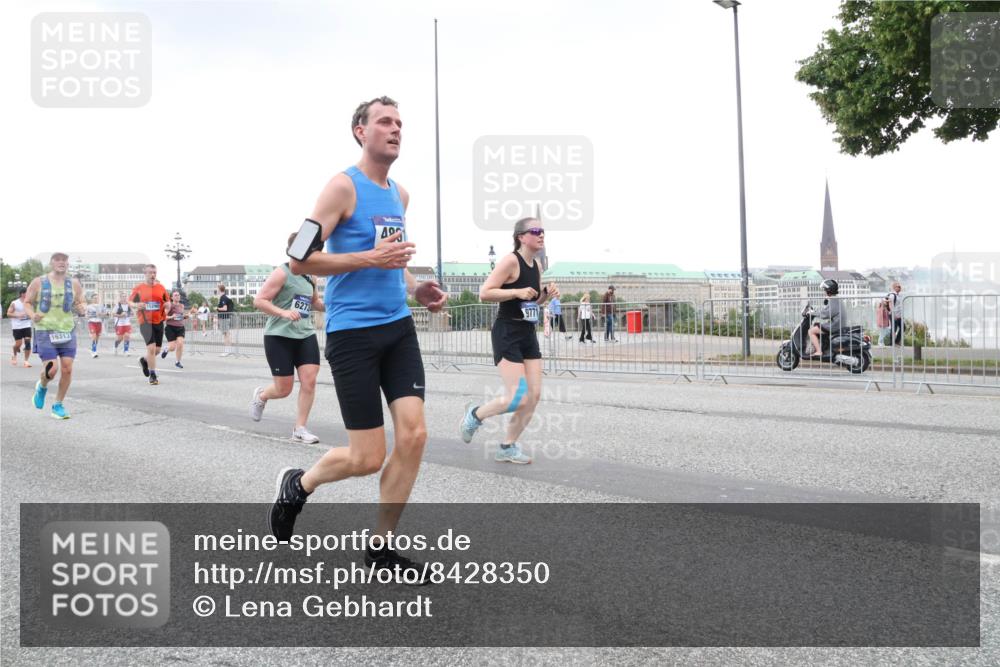 29.06.2025 - hella hamburg halbmarathon Lena Gebhardt http://msf.ph/oto/8428350 29.06.2025 10:53:54 Lombardsbrücke 16313, 6273, 49, 9771, 1017, 1263, 1687, 1709, 1744, 1753, 1779, 1789, 1984, 2079, 2372, 2429, 2600, 2761, 2854, 3055, 3079, 3187, 3188, 3226, 3249, 3465, 3467, 3557, 4323, 4595, 4685, 4801, 4838, 5430, 5562, 5804, 5815, 5856, 5857, 5898, 5964, 6039, 6041, 6044, 6192, 6273, 6306, 6468, 6583, 6913, 6988, 6996, 7039, 7068, 7537, 7611, 7614, 7876, 7890, 8867, 8924, 9077, 9138, 9203, 9456, 9503, 9531, 9572, 9771, 9785, 11390 meine-sportfotos.de