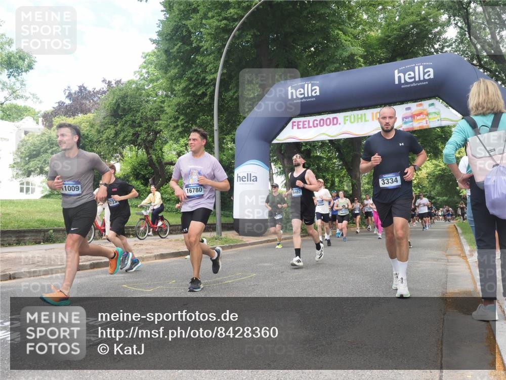 29.06.2025 - hella hamburg halbmarathon KatJ http://msf.ph/oto/8428360 29.06.2025 10:40:39 Zwischen KM18-KM19 3334, 3999, 6723, 7918 meine-sportfotos.de