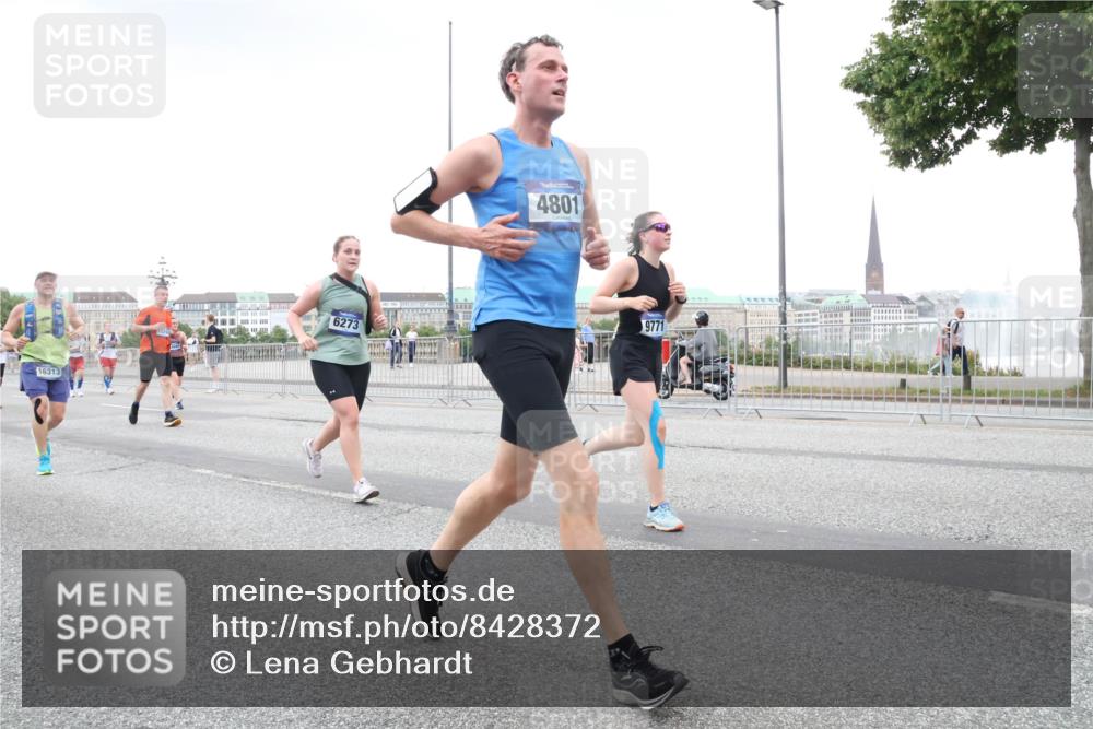 29.06.2025 - hella hamburg halbmarathon Lena Gebhardt http://msf.ph/oto/8428372 29.06.2025 10:53:54 Lombardsbrücke 16313, 6273, 4801, 9771, 1017, 1263, 1687, 1709, 1744, 1753, 1779, 1789, 1984, 2079, 2372, 2429, 2600, 2761, 2854, 3055, 3079, 3187, 3188, 3226, 3249, 3465, 3467, 3557, 4323, 4595, 4685, 4801, 4838, 5430, 5562, 5804, 5815, 5856, 5857, 5898, 5964, 6039, 6041, 6044, 6192, 6273, 6306, 6468, 6583, 6913, 6988, 6996, 7039, 7068, 7537, 7611, 7614, 7876, 7890, 8867, 8924, 9077, 9138, 9203, 9456, 9503, 9531, 9572, 9771, 9785, 11390 meine-sportfotos.de