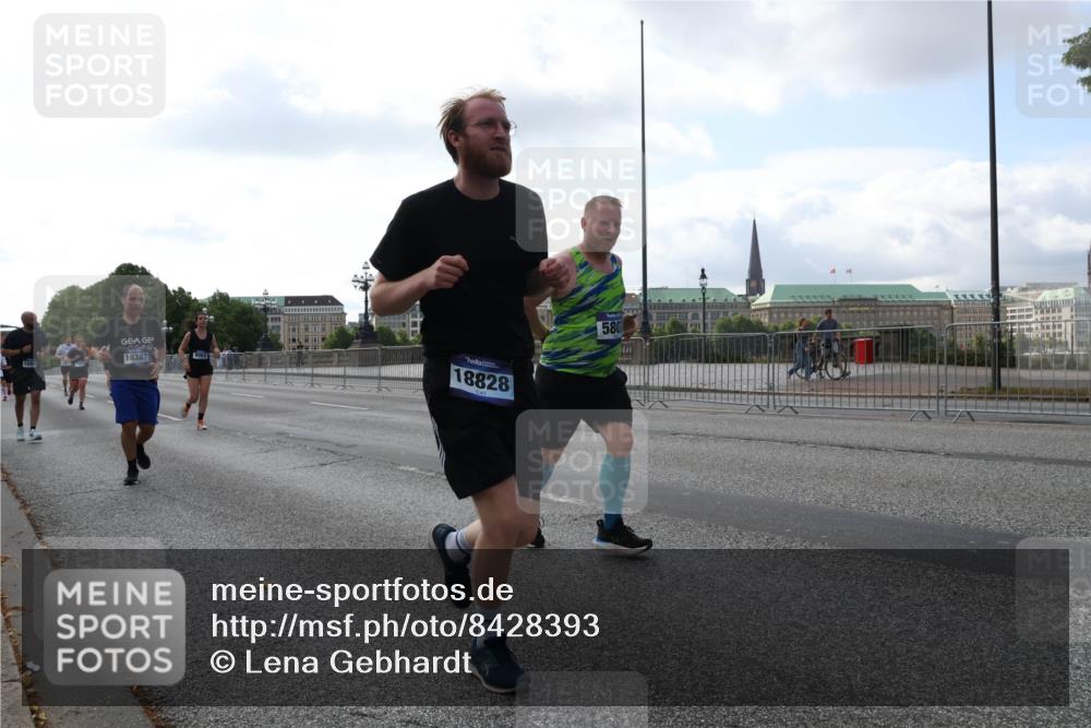 29.06.2025 - hella hamburg halbmarathon Lena Gebhardt http://msf.ph/oto/8428393 29.06.2025 10:06:51 Lombardsbrücke 18381, 18828, 580, 1993, 4666, 5807, 5845, 5951, 6572, 6664, 7503, 8290, 8744, 8960, 9560, 10214, 10283, 10297, 10736, 10886, 12371, 12418, 12550, 13475, 14607, 15377, 15858, 16554, 16692, 16933, 17059, 17174, 17895, 18042, 18316, 18343, 18381, 18575, 18577, 18652, 18828, 18910, 18913 meine-sportfotos.de