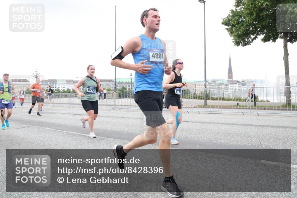 29.06.2025 - hella hamburg halbmarathon Lena Gebhardt http://msf.ph/oto/8428396 29.06.2025 10:53:54 Lombardsbrücke 16313, 6273, 4801, 9771, 1017, 1263, 1687, 1709, 1744, 1753, 1779, 1789, 1984, 2079, 2372, 2429, 2600, 2761, 2854, 3055, 3079, 3187, 3188, 3226, 3249, 3465, 3467, 3557, 4323, 4595, 4685, 4801, 4838, 5430, 5562, 5804, 5815, 5856, 5857, 5898, 5964, 6039, 6041, 6044, 6192, 6273, 6306, 6468, 6583, 6913, 6988, 6996, 7039, 7068, 7537, 7611, 7614, 7876, 7890, 8867, 8924, 9077, 9138, 9203, 9456, 9503, 9531, 9572, 9771, 9785, 11390 meine-sportfotos.de