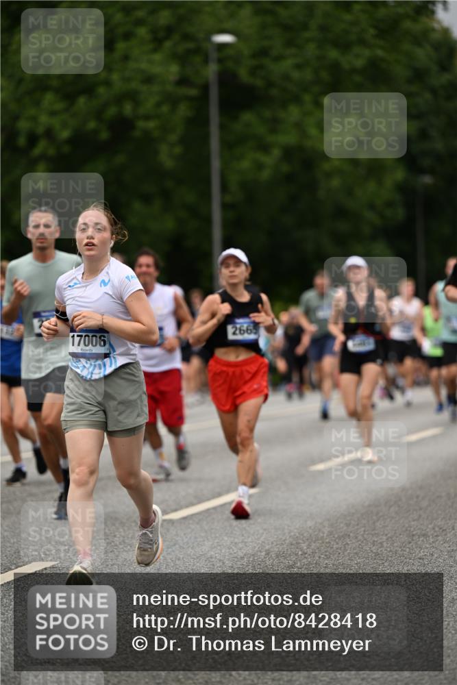 29.06.2025 - hella hamburg halbmarathon Dr. Thomas Lammeyer http://msf.ph/oto/8428418 29.06.2025 10:51:12 Kennedybrücke 1004, 1100, 1104, 1371, 1375, 1608, 1837, 1961, 1999, 2327, 2423, 2537, 2662, 2665, 2697, 3406, 3407, 3896, 4104, 4306, 4448, 4483, 5635, 5697, 5769, 5770, 5854, 5892, 6392, 6485, 6623, 6740, 7073, 7268, 7364, 7368, 7374, 7430, 7431, 8010, 8047, 8486, 8706, 8967, 9120, 9121, 9337, 9426, 9557, 9774, 9949, 10514, 10515, 10591, 11160, 11408 meine-sportfotos.de