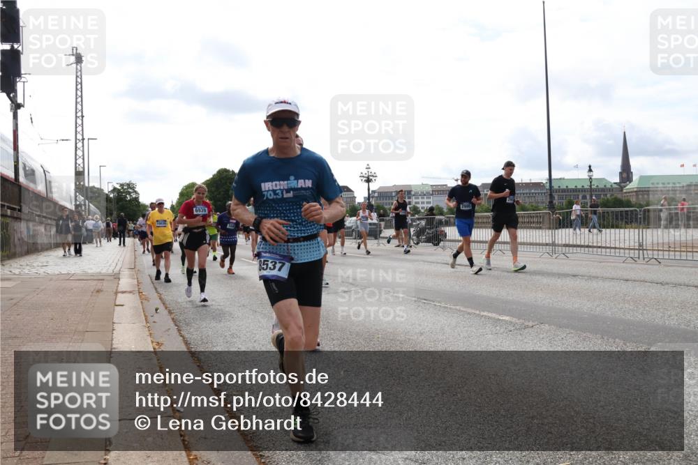 29.06.2025 - hella hamburg halbmarathon Lena Gebhardt http://msf.ph/oto/8428444 29.06.2025 10:19:37 Lombardsbrücke 10039, 6939, 70, 3, 8537, 1145, 1154, 1332, 1534, 1708, 2017, 2311, 2357, 2405, 2441, 2589, 2795, 2812, 2895, 2918, 2993, 2995, 3446, 3678, 4108, 4110, 4170, 4562, 4570, 4722, 4979, 5034, 5035, 5080, 5098, 5123, 5178, 5251, 5429, 5449, 5849, 5878, 6444, 6477, 6542, 6796, 6797, 6872, 6874, 6939, 7143, 7248, 7249, 7836, 7917, 8146, 8427, 8537, 8575, 8761, 8778, 9252, 9652, 9856, 10039, 10124, 10129, 10349, 10540, 10594, 11036 meine-sportfotos.de