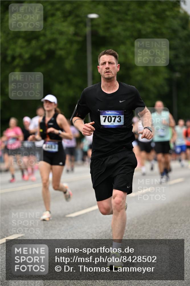 29.06.2025 - hella hamburg halbmarathon Dr. Thomas Lammeyer http://msf.ph/oto/8428502 29.06.2025 10:51:15 Kennedybrücke 1004, 1100, 1104, 1371, 1375, 1608, 1837, 1961, 1999, 2162, 2327, 2423, 2537, 2662, 2665, 2697, 3339, 3406, 3407, 3896, 4104, 4448, 4483, 5635, 5697, 5854, 5892, 6392, 6485, 6623, 6740, 6995, 7073, 7268, 7364, 7368, 7374, 7430, 7431, 7960, 8010, 8047, 8131, 8486, 8541, 8706, 8967, 9120, 9121, 9337, 9426, 9557, 9774, 9949, 10514, 10515, 10591, 11160, 11408 meine-sportfotos.de
