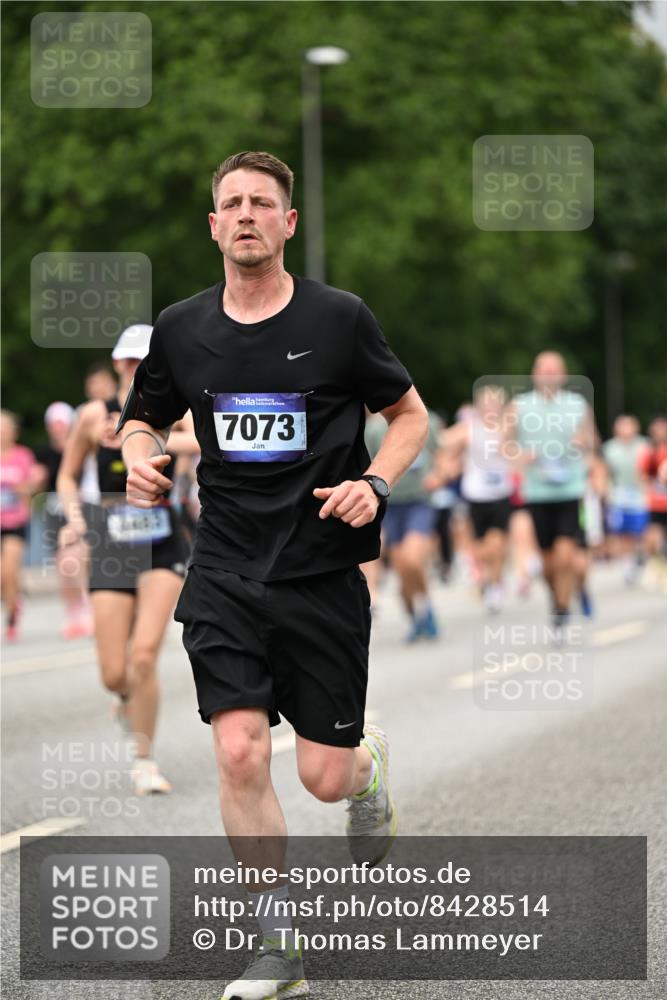29.06.2025 - hella hamburg halbmarathon Dr. Thomas Lammeyer http://msf.ph/oto/8428514 29.06.2025 10:51:15 Kennedybrücke 1004, 1100, 1104, 1371, 1375, 1608, 1837, 1961, 1999, 2162, 2327, 2423, 2537, 2662, 2665, 2697, 3339, 3406, 3407, 3896, 4104, 4448, 4483, 5635, 5697, 5854, 5892, 6392, 6485, 6623, 6740, 6995, 7073, 7268, 7364, 7368, 7374, 7430, 7431, 7960, 8010, 8047, 8131, 8486, 8541, 8706, 8967, 9120, 9121, 9337, 9426, 9557, 9774, 9949, 10514, 10515, 10591, 11160, 11408 meine-sportfotos.de