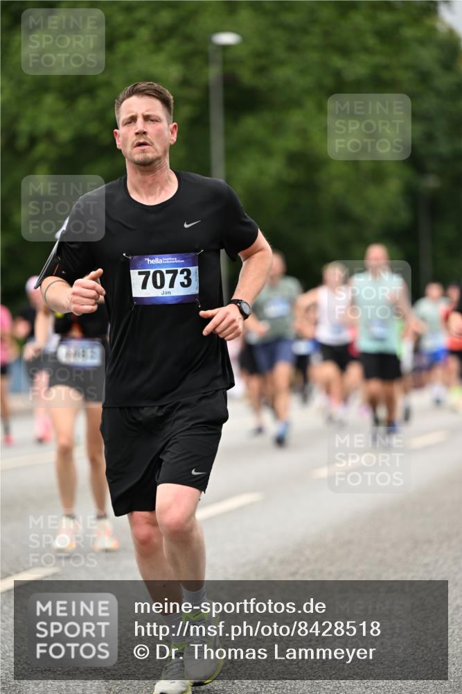 29.06.2025 - hella hamburg halbmarathon Dr. Thomas Lammeyer http://msf.ph/oto/8428518 29.06.2025 10:51:15 Kennedybrücke 1004, 1100, 1104, 1371, 1375, 1608, 1837, 1961, 1999, 2162, 2327, 2423, 2537, 2662, 2665, 2697, 3339, 3406, 3407, 3896, 4104, 4448, 4483, 5635, 5697, 5854, 5892, 6392, 6485, 6623, 6740, 6995, 7073, 7268, 7364, 7368, 7374, 7430, 7431, 7960, 8010, 8047, 8131, 8486, 8541, 8706, 8967, 9120, 9121, 9337, 9426, 9557, 9774, 9949, 10514, 10515, 10591, 11160, 11408 meine-sportfotos.de
