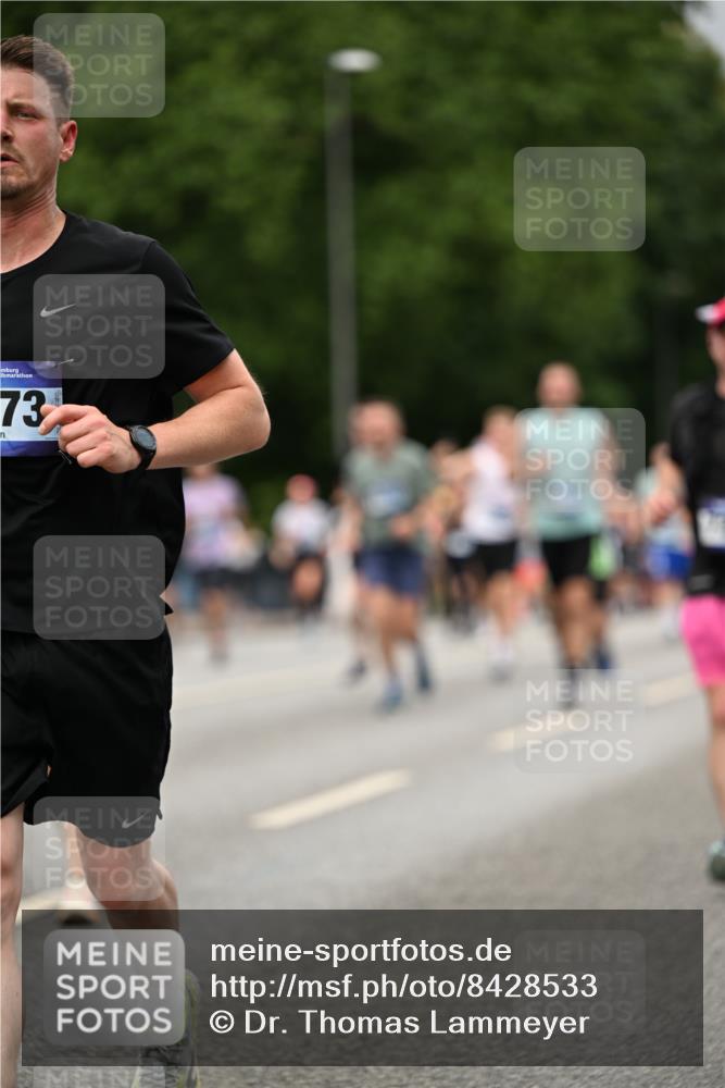 29.06.2025 - hella hamburg halbmarathon Dr. Thomas Lammeyer http://msf.ph/oto/8428533 29.06.2025 10:51:16 Kennedybrücke 1004, 1100, 1104, 1371, 1375, 1608, 1837, 1961, 1999, 2162, 2327, 2537, 2662, 2665, 2697, 3339, 3406, 3407, 3896, 4104, 4325, 4448, 4483, 5635, 5697, 5854, 5892, 6392, 6485, 6623, 6740, 6995, 7073, 7268, 7364, 7368, 7374, 7430, 7431, 7960, 8010, 8047, 8131, 8541, 8706, 8967, 9337, 9426, 9557, 9774, 9949, 10514, 10515, 10591, 11160, 11408 meine-sportfotos.de