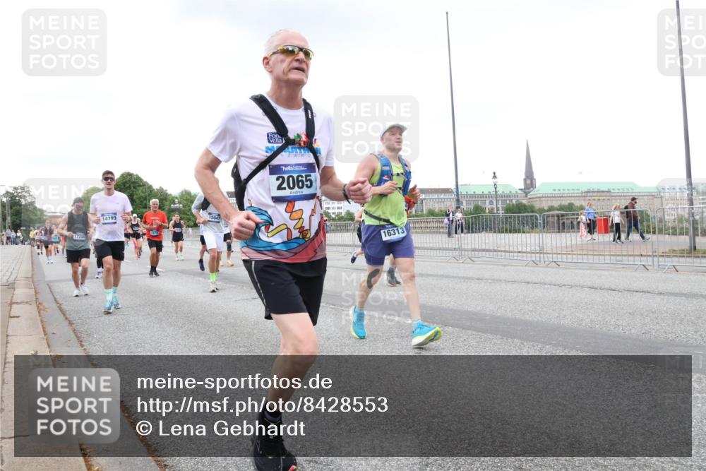 29.06.2025 - hella hamburg halbmarathon Lena Gebhardt http://msf.ph/oto/8428553 29.06.2025 10:53:55 Lombardsbrücke 17255, 14799, 2079, 15047, 2065, 16313, 1017, 1263, 1687, 1709, 1744, 1753, 1779, 1789, 1984, 2079, 2372, 2429, 2600, 2761, 2854, 3055, 3079, 3187, 3188, 3226, 3249, 3465, 3467, 3557, 4323, 4595, 4685, 4801, 4838, 5430, 5562, 5804, 5817, 5856, 5857, 5898, 5964, 6039, 6041, 6044, 6192, 6273, 6306, 6468, 6583, 6913, 6988, 6996, 7039, 7537, 7611, 7614, 7876, 7890, 8867, 8924, 9077, 9138, 9203, 9456, 9503, 9531, 9572, 9771, 9785, 11390 meine-sportfotos.de