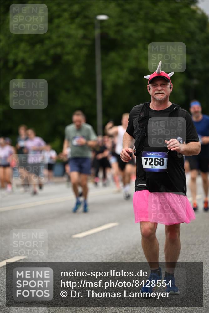 29.06.2025 - hella hamburg halbmarathon Dr. Thomas Lammeyer http://msf.ph/oto/8428554 29.06.2025 10:51:17 Kennedybrücke 1004, 1100, 1104, 1371, 1375, 1608, 1837, 1961, 1999, 2162, 2327, 2537, 2662, 2665, 2697, 3339, 3406, 3407, 3896, 4104, 4325, 4448, 4483, 5635, 5697, 5854, 5892, 6392, 6485, 6623, 6740, 6995, 7073, 7268, 7364, 7368, 7374, 7430, 7431, 7960, 8010, 8047, 8131, 8541, 8706, 8967, 9337, 9426, 9557, 9774, 9949, 10514, 10515, 10591, 11160, 11408 meine-sportfotos.de