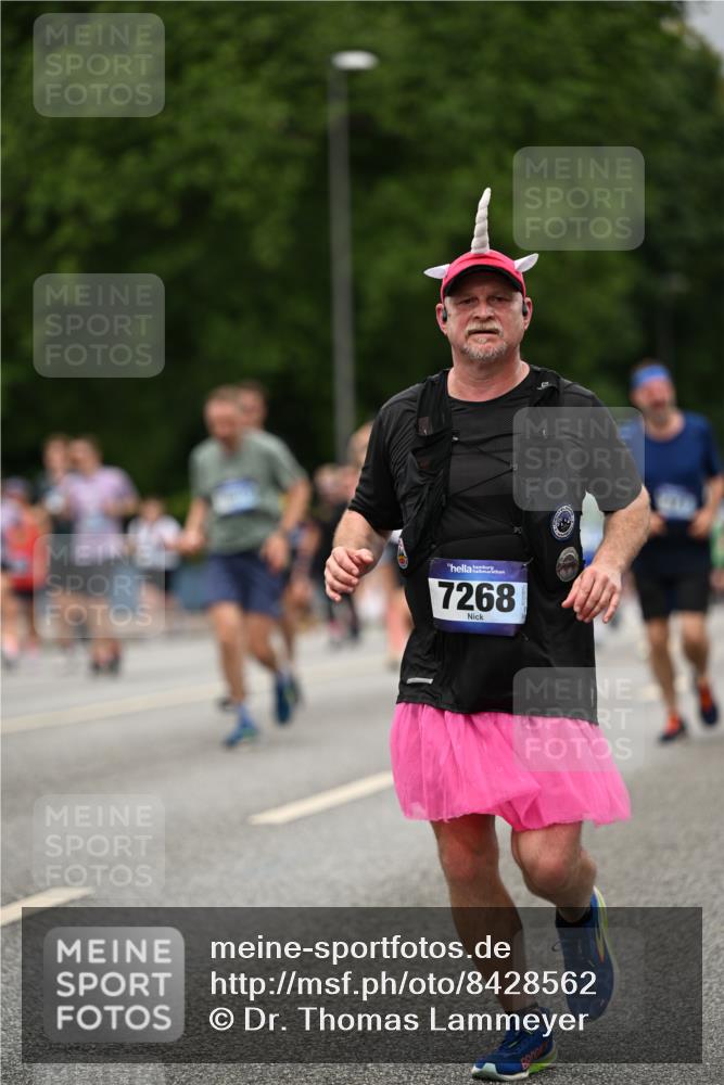 29.06.2025 - hella hamburg halbmarathon Dr. Thomas Lammeyer http://msf.ph/oto/8428562 29.06.2025 10:51:17 Kennedybrücke 1004, 1100, 1104, 1371, 1375, 1608, 1837, 1961, 1999, 2162, 2327, 2537, 2662, 2665, 2697, 3339, 3406, 3407, 3896, 4104, 4325, 4448, 4483, 5635, 5697, 5854, 5892, 6392, 6485, 6623, 6740, 6995, 7073, 7268, 7364, 7368, 7374, 7430, 7431, 7960, 8010, 8047, 8131, 8541, 8706, 8967, 9337, 9426, 9557, 9774, 9949, 10514, 10515, 10591, 11160, 11408 meine-sportfotos.de