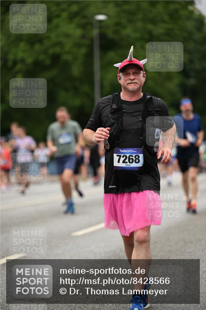 29.06.2025 - hella hamburg halbmarathon Dr. Thomas Lammeyer http://msf.ph/oto/8428566 29.06.2025 10:51:17 Kennedybrücke 1004, 1100, 1104, 1371, 1375, 1608, 1837, 1961, 1999, 2162, 2327, 2537, 2662, 2665, 2697, 3339, 3406, 3407, 3896, 4104, 4325, 4448, 4483, 5635, 5697, 5854, 5892, 6392, 6485, 6623, 6740, 6995, 7073, 7268, 7364, 7368, 7374, 7430, 7431, 7960, 8010, 8047, 8131, 8541, 8706, 8967, 9337, 9426, 9557, 9774, 9949, 10514, 10515, 10591, 11160, 11408 meine-sportfotos.de