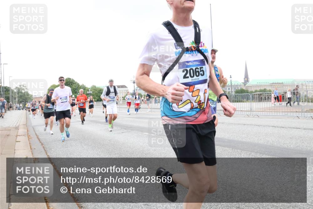 29.06.2025 - hella hamburg halbmarathon Lena Gebhardt http://msf.ph/oto/8428569 29.06.2025 10:53:56 Lombardsbrücke 7255, 14799, 2079, 15047, 2065, 6313, 1017, 1263, 1687, 1709, 1744, 1753, 1779, 1789, 1984, 2079, 2372, 2429, 2600, 2761, 2854, 3055, 3079, 3187, 3188, 3249, 3465, 3467, 3557, 4323, 4595, 4685, 4801, 4838, 5430, 5562, 5804, 5817, 5856, 5857, 5898, 5964, 6039, 6041, 6044, 6192, 6273, 6306, 6468, 6583, 6913, 6987, 6988, 6996, 7039, 7537, 7611, 7614, 7890, 8867, 8924, 9077, 9138, 9203, 9456, 9503, 9531, 9572, 9771, 9785, 10207, 11390, 11785 meine-sportfotos.de