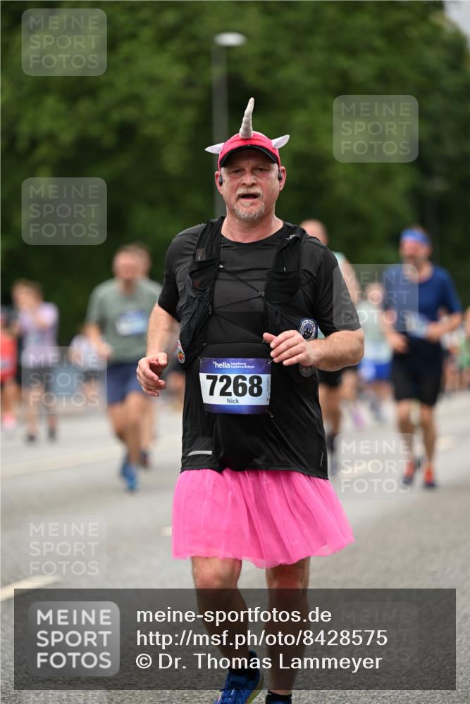29.06.2025 - hella hamburg halbmarathon Dr. Thomas Lammeyer http://msf.ph/oto/8428575 29.06.2025 10:51:18 Kennedybrücke 1004, 1100, 1104, 1371, 1375, 1608, 1837, 1961, 1999, 2162, 2327, 2537, 2556, 2662, 2665, 2697, 3277, 3339, 3406, 3407, 3823, 3896, 4104, 4325, 4448, 4483, 5635, 5697, 5854, 5892, 6485, 6623, 6740, 6995, 7073, 7268, 7364, 7368, 7374, 7430, 7431, 7827, 7960, 8010, 8047, 8131, 8541, 8706, 8967, 9337, 9426, 9557, 9774, 9949, 10514, 10515, 10591, 11160, 11408 meine-sportfotos.de