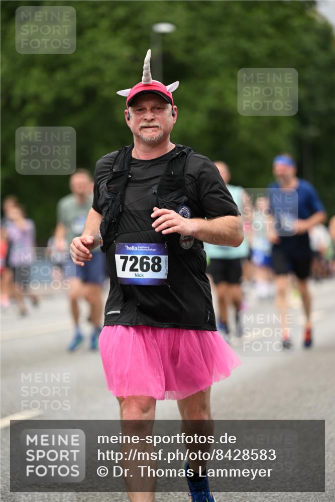 29.06.2025 - hella hamburg halbmarathon Dr. Thomas Lammeyer http://msf.ph/oto/8428583 29.06.2025 10:51:18 Kennedybrücke 1004, 1100, 1104, 1371, 1375, 1608, 1837, 1961, 1999, 2162, 2327, 2537, 2556, 2662, 2665, 2697, 3277, 3339, 3406, 3407, 3823, 3896, 4104, 4325, 4448, 4483, 5635, 5697, 5854, 5892, 6485, 6623, 6740, 6995, 7073, 7268, 7364, 7368, 7374, 7430, 7431, 7827, 7960, 8010, 8047, 8131, 8541, 8706, 8967, 9337, 9426, 9557, 9774, 9949, 10514, 10515, 10591, 11160, 11408 meine-sportfotos.de