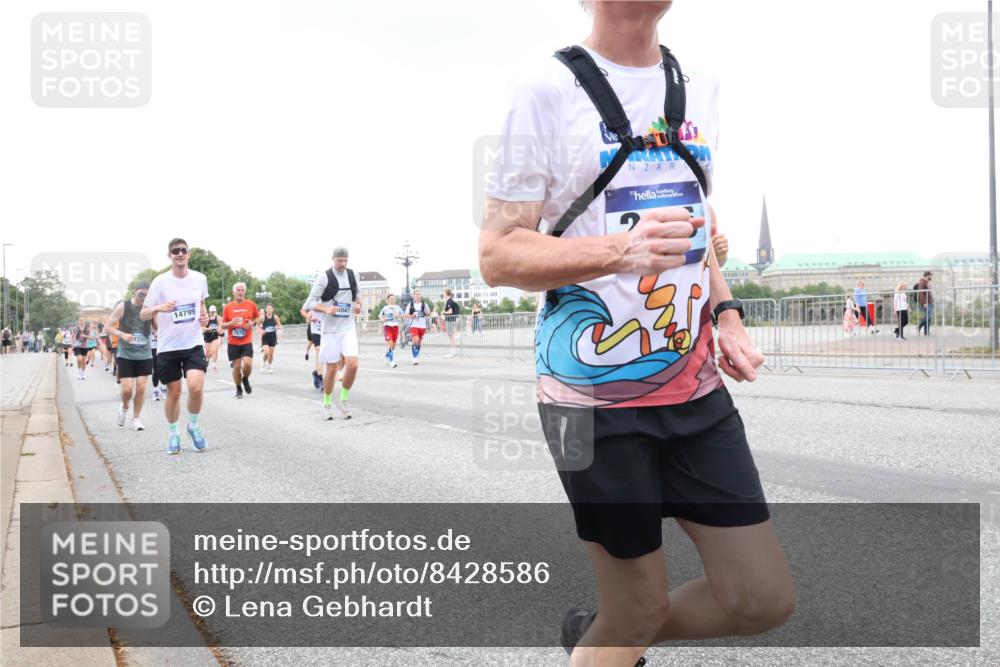 29.06.2025 - hella hamburg halbmarathon Lena Gebhardt http://msf.ph/oto/8428586 29.06.2025 10:53:56 Lombardsbrücke 7259, 14799, 2079, 1017, 1263, 1687, 1709, 1744, 1753, 1779, 1789, 1984, 2079, 2372, 2429, 2600, 2761, 2854, 3055, 3079, 3187, 3188, 3249, 3465, 3467, 3557, 4323, 4595, 4685, 4801, 4838, 5430, 5562, 5804, 5817, 5856, 5857, 5898, 5964, 6039, 6041, 6044, 6192, 6273, 6306, 6468, 6583, 6913, 6987, 6988, 6996, 7039, 7537, 7611, 7614, 7890, 8867, 8924, 9077, 9138, 9203, 9456, 9503, 9531, 9572, 9771, 9785, 10207, 11390, 11785 meine-sportfotos.de