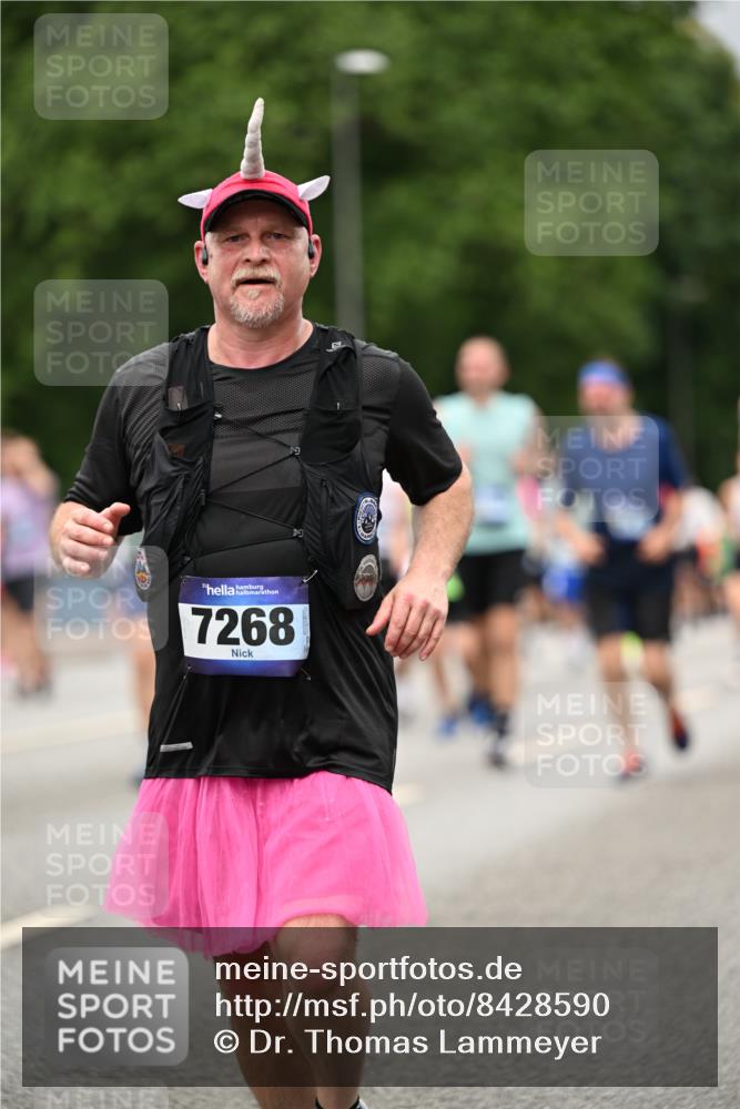 29.06.2025 - hella hamburg halbmarathon Dr. Thomas Lammeyer http://msf.ph/oto/8428590 29.06.2025 10:51:18 Kennedybrücke 1004, 1100, 1104, 1371, 1375, 1608, 1837, 1961, 1999, 2162, 2327, 2537, 2556, 2662, 2665, 2697, 3277, 3339, 3406, 3407, 3823, 3896, 4104, 4325, 4448, 4483, 5635, 5697, 5854, 5892, 6485, 6623, 6740, 6995, 7073, 7268, 7364, 7368, 7374, 7430, 7431, 7827, 7960, 8010, 8047, 8131, 8541, 8706, 8967, 9337, 9426, 9557, 9774, 9949, 10514, 10515, 10591, 11160, 11408 meine-sportfotos.de